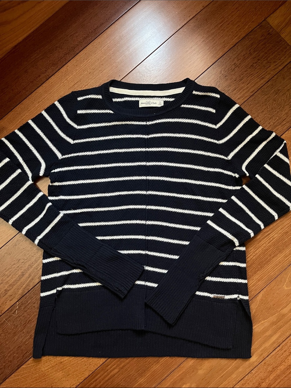 NWOT Y2K Abercrombie Sweater